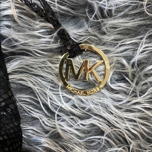 Michael Kors-Jules- Crossbody Embossed Leather Bag - Picture 2 of 5